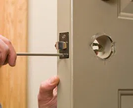 South Salt Lake UT Locksmith Store South Salt Lake, UT 801-892-1025 South Salt Lake UT Locksmith Store South Salt Lake, UT 801-892-1025 - 7-Lock-Changing